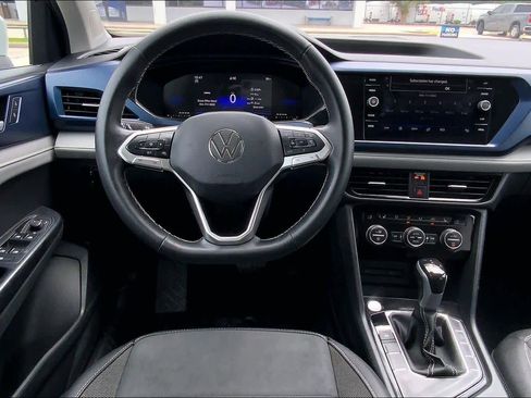 Used 2024 Volkswagen Taos SE FWD image 6