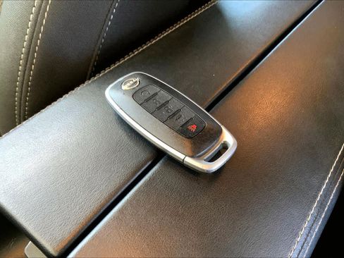 Used 2024 Nissan Rogue SV image 15