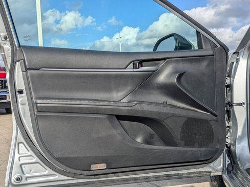 Used 2023 Toyota Camry XSE image 14