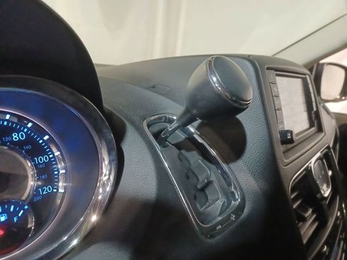 Used 2016 Chrysler Town & Country Touring image 20