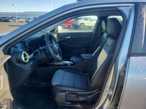 New 2025 Chevrolet Trax LT w/ LT Convenience Package image 10