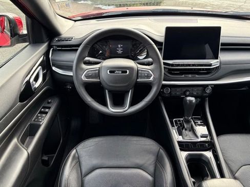 Used 2023 Jeep Compass Limited image 13