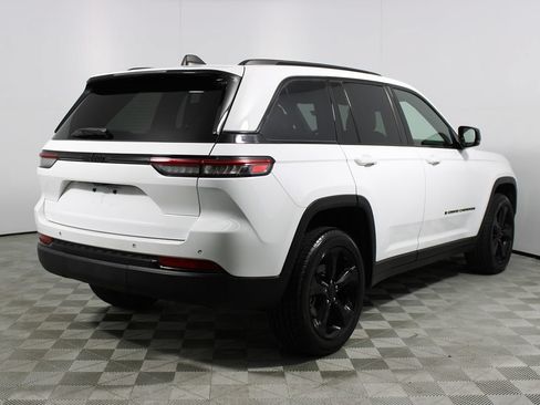 Used 2022 Jeep Grand Cherokee Altitude RWD image 48