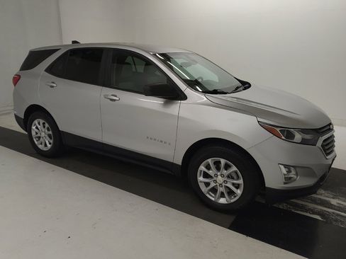 Used 2021 Chevrolet Equinox LS w/ LS Convenience Package image 11