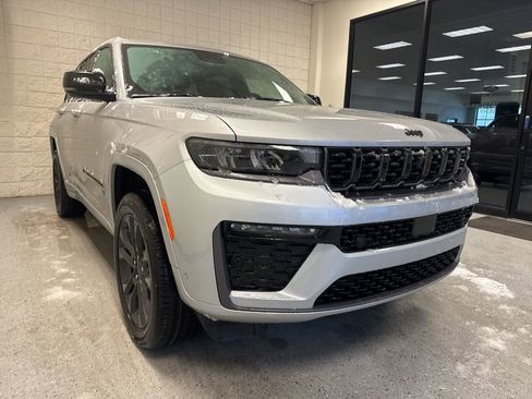 New 2026 Jeep Grand Cherokee Limited AWD/4WD image 8