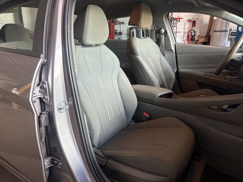 Used 2023 Hyundai Elantra SEL w/ Convenience Package FWD image 16