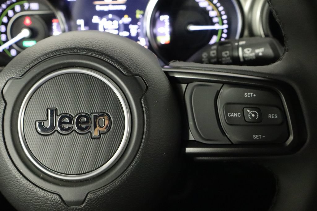 Used 2023 Jeep Wrangler Unlimited w/ Sun & Screen Package AWD/4WD image 10