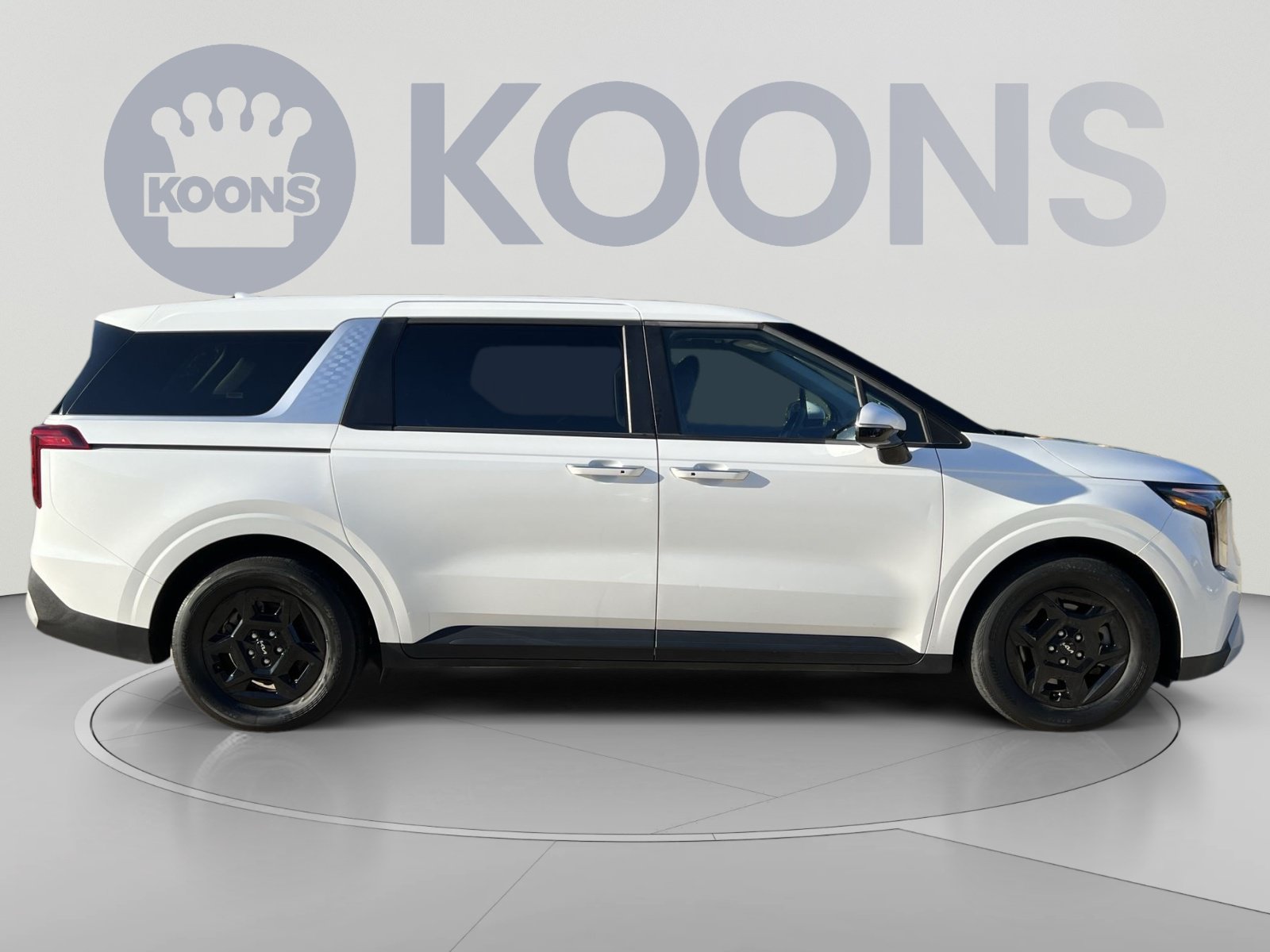 Used 2025 Kia Carnival FWD image 8