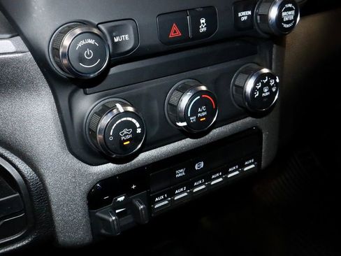 Used 2024 RAM 2500 Tradesman w/ Chrome Appearance Group AWD/4WD image 31