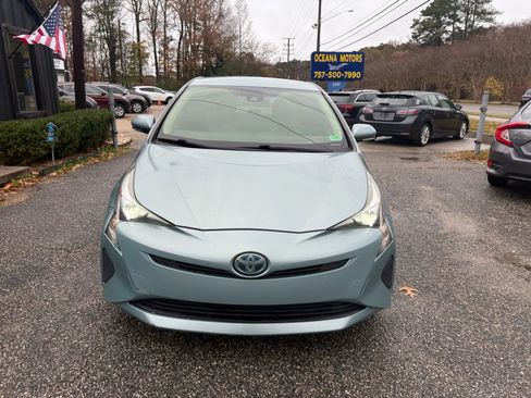 Used 2017 Toyota Prius Two image 2