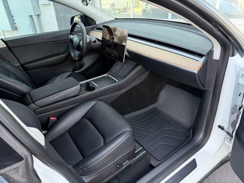 Used 2022 Tesla Model Y Performance image 17