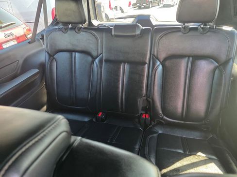 Certified 2024 Jeep Wagoneer L Series II RWD image 18