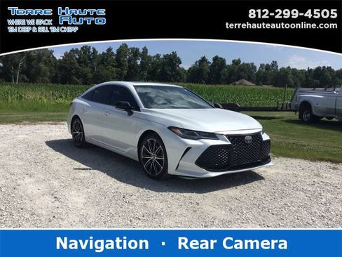 Used 2019 Toyota Avalon Touring FWD image 1