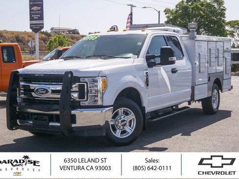 Used 2017 Ford F350 XLT w/ XLT Value Package RWD image 1