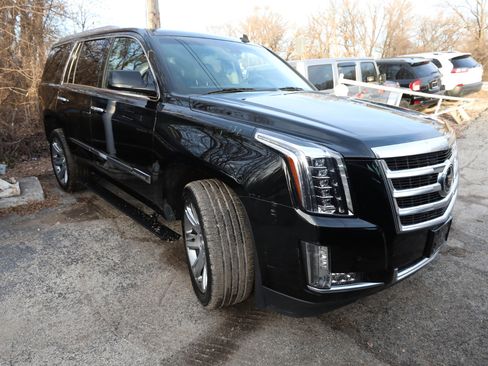Used 2015 Cadillac Escalade Premium image 4
