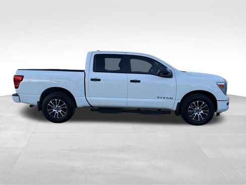 Used 2024 Nissan Titan SV w/ SV Convenience Package image 9