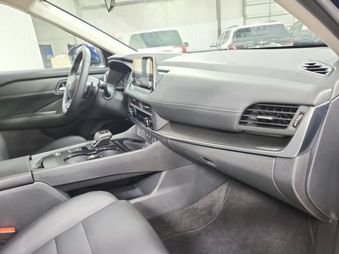 Used 2025 Nissan Rogue SV w/ SV Premium Package FWD image 34