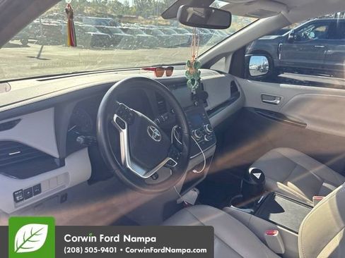 Used 2020 Toyota Sienna XLE w/ XLE Navigation Package AWD/4WD image 9