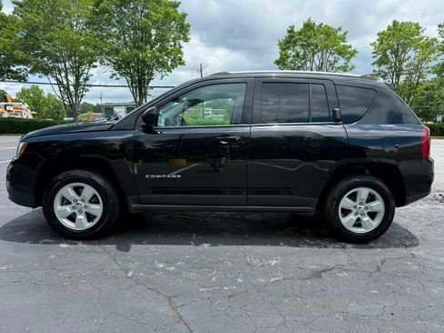 Used 2017 Jeep Compass Latitude FWD image 5
