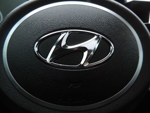 Used 2021 Hyundai Elantra Limited image 23