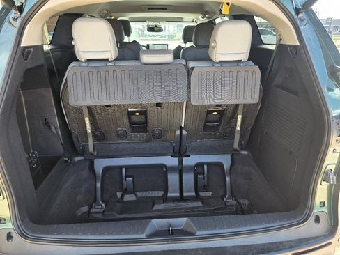 Used 2025 Toyota Sienna XLE FWD image 25