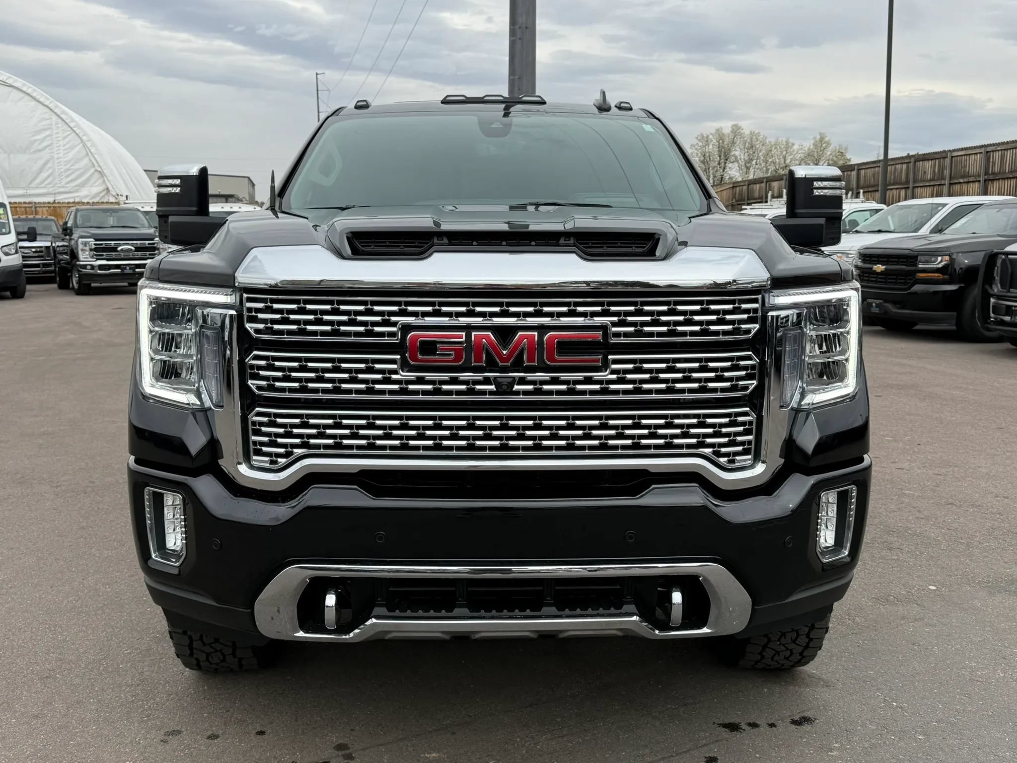 Used 2022 GMC Sierra 2500 Denali w/ Denali Black Diamond Edition AWD/4WD image 13