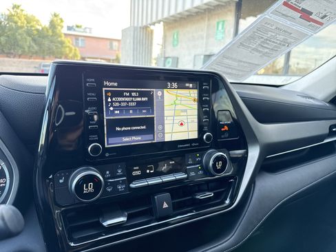 Used 2020 Toyota Highlander XLE image 14