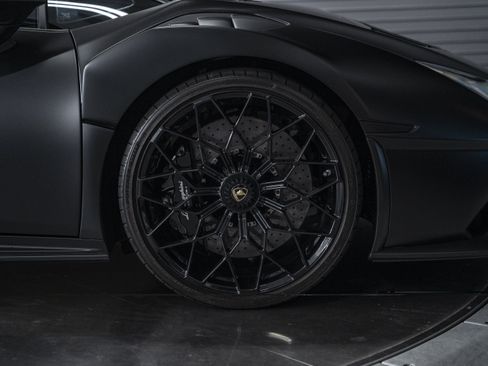 Used 2024 Lamborghini Huracan STO RWD image 23