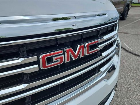 Certified 2023 GMC Acadia SLE w/ LPO, Floor Liner Package FWD image 12