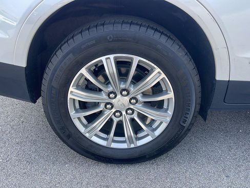 Used 2017 Cadillac XT5 Luxury w/ Driver Awareness Package AWD/4WD image 11