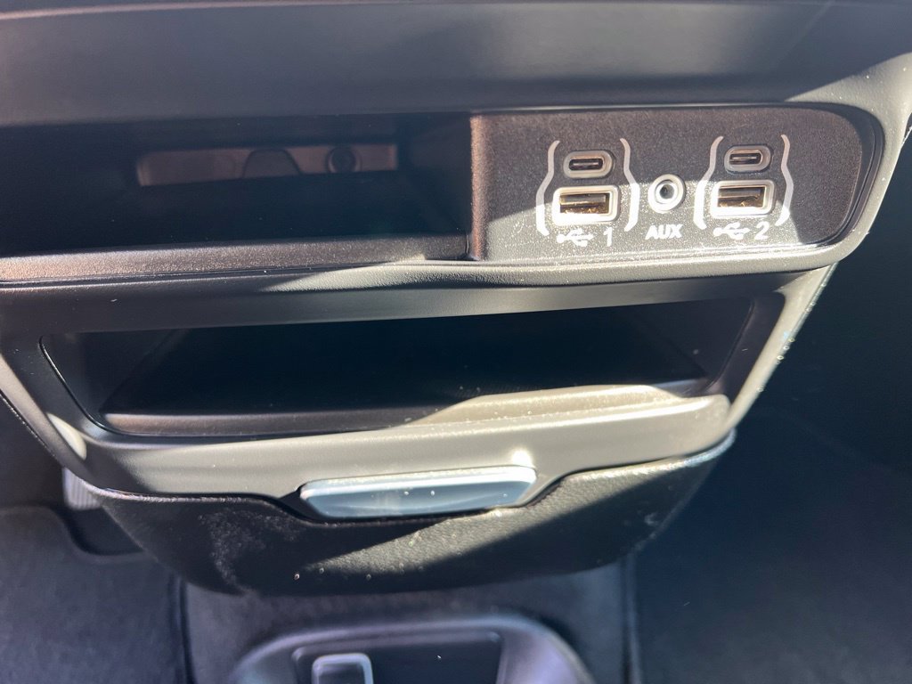 Used 2025 Chrysler Pacifica Select FWD image 38