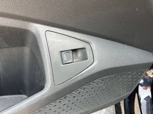 Used 2025 Volkswagen Jetta SE FWD image 27