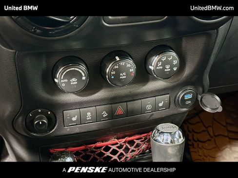 Used 2017 Jeep Wrangler Rubicon AWD/4WD image 10