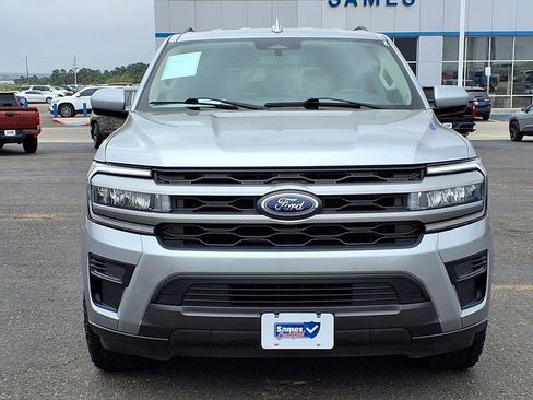 Used 2022 Ford Expedition XLT image 2