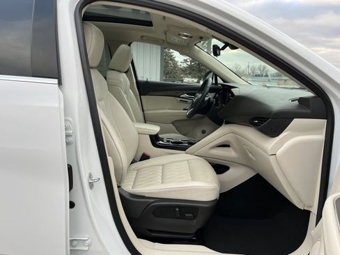 Used 2022 Buick Envision Avenir w/ Technology Package II image 28