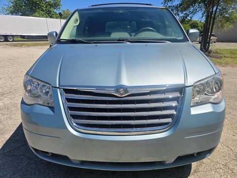 Used 2008 Chrysler Town & Country Touring FWD image 2