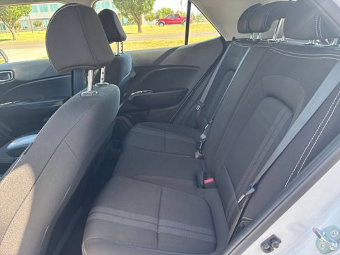 Used 2025 Hyundai Venue SEL FWD image 24