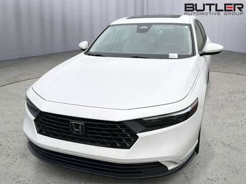 Used 2023 Honda Accord EX image 3