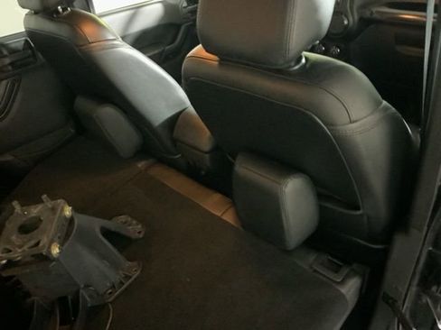 Used 2017 Jeep Wrangler Unlimited Sahara image 33