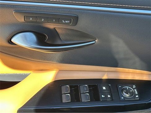 Certified 2025 Lexus ES 350 w/ Premium Package image 27