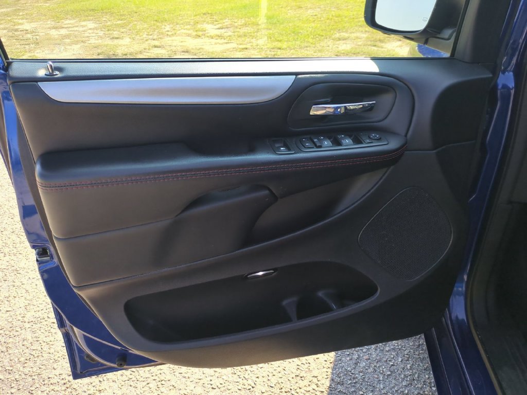 Used 2020 Dodge Grand Caravan GT FWD image 13