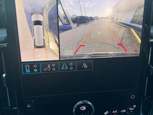 Used 2025 GMC Yukon XL Elevation image 9