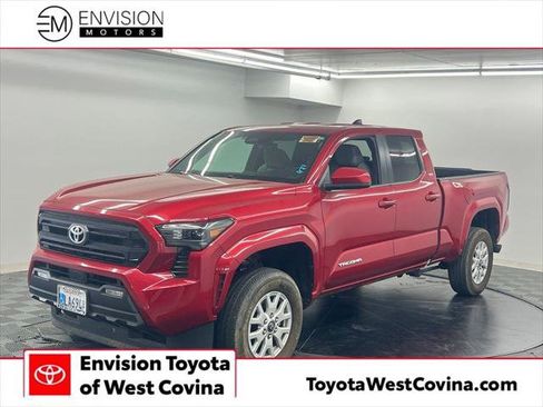 Certified 2025 Toyota Tacoma SR5 AWD/4WD image 1