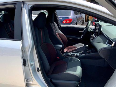 Used 2024 Toyota Corolla SE FWD image 9