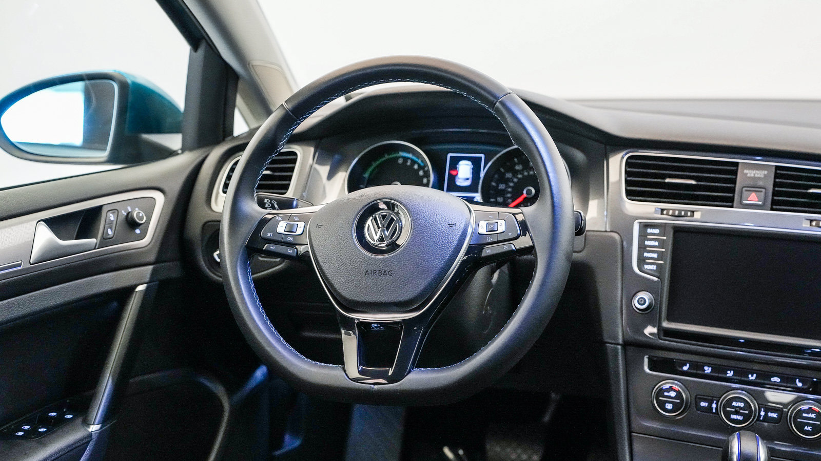 Used 2016 Volkswagen e-Golf SEL Premium FWD image 16