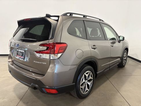 Used 2024 Subaru Forester Premium AWD/4WD image 2
