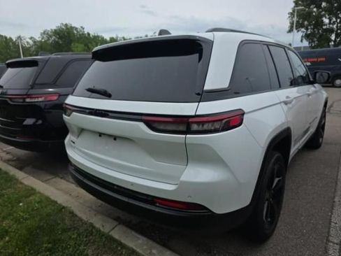 Certified 2023 Jeep Grand Cherokee Altitude AWD/4WD image 4