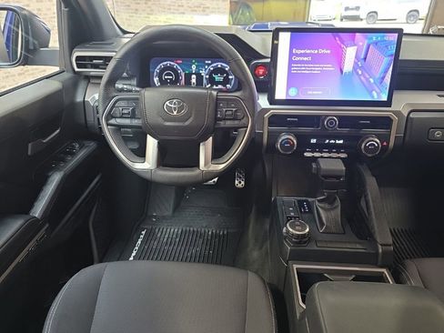 Used 2025 Toyota Tacoma TRD Sport AWD/4WD image 15