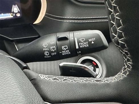 Used 2024 Jeep Grand Cherokee Altitude image 28