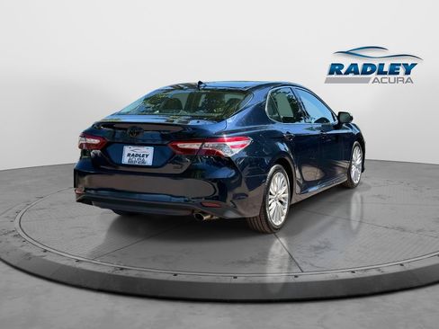 Used 2020 Toyota Camry XLE FWD image 6